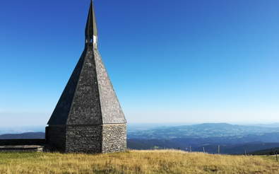 Gipfelkreuz am Hochwechsel in nächster Nähe